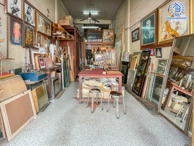 *****อาคารพาณิชย์สองย่านกรุงเทพฯ อาคารพาณิชย์ ซอยเพชรเกษม65/1 เนื้อที่กว้าง 17 ตร.ว. ฟังก์ชัน 3 ห้องนอน 3 ห้องน้ำ ที่จอดรถ 1 คัน ตั้งบนทำเลที่อยู่ชุมชน ทำการค้าขายได้ ใกล้ห้างสรรพสินค้า โรบินสันบางแคและบิ๊กซี เพชรเกษม เชื่อมต่อถนนเพชรเกษม